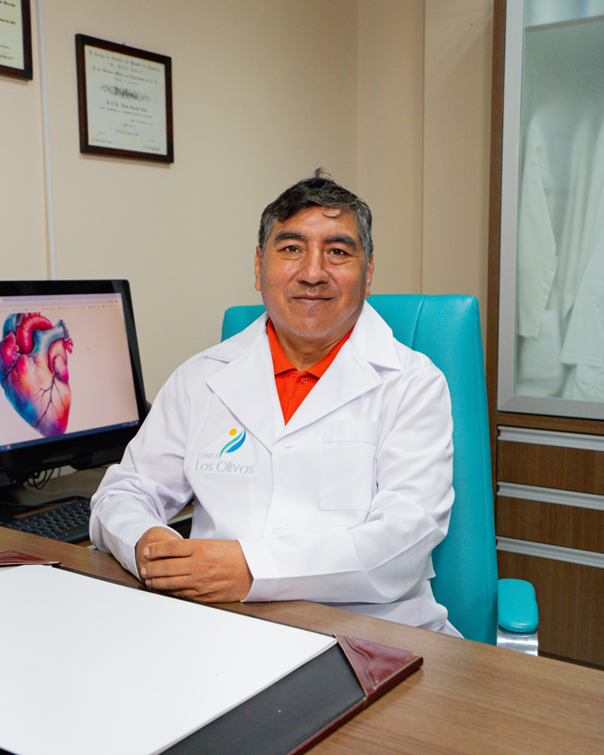 https://www.clinicalosolivos.com/wp-content/uploads/2025/08/BENJO-GARECA-clo.jpg