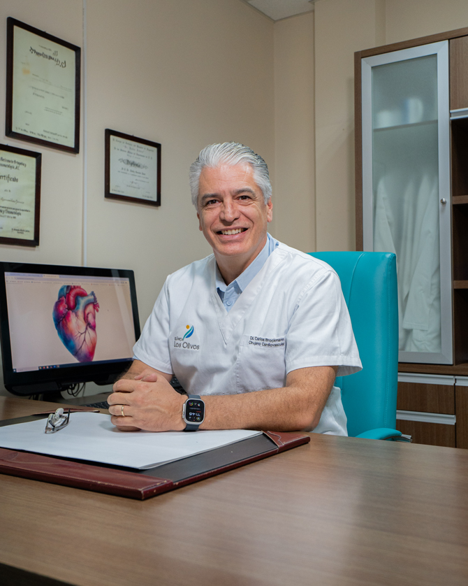 https://www.clinicalosolivos.com/wp-content/uploads/2025/08/CARLOS-BROCKMANN-CLO.jpg