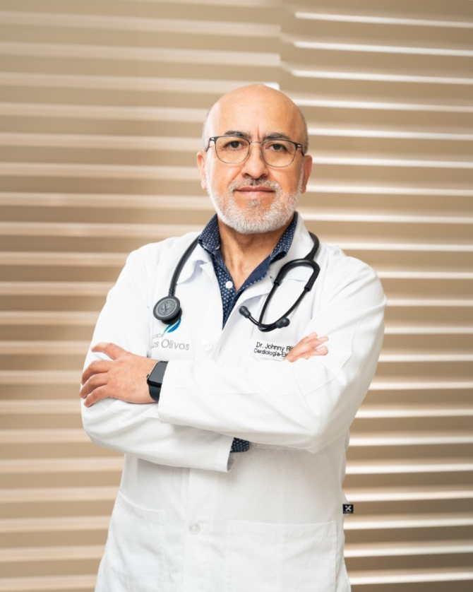 https://www.clinicalosolivos.com/wp-content/uploads/2025/08/Jhonny-Rios-CLO-1.jpg
