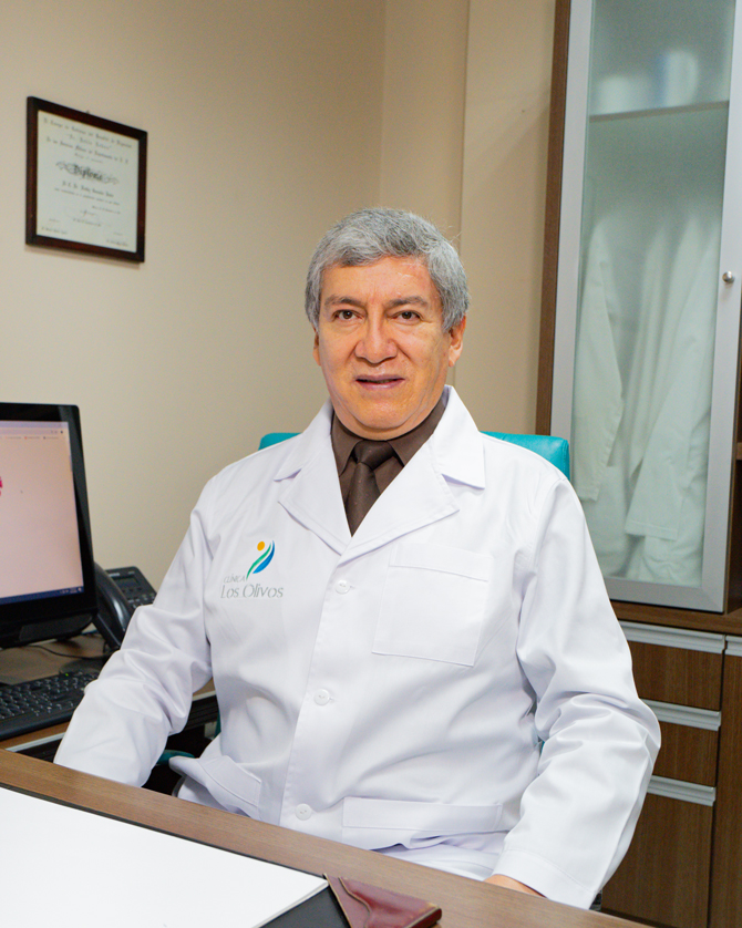 https://www.clinicalosolivos.com/wp-content/uploads/2025/08/PABLO-CESPEDES-CLO.jpg