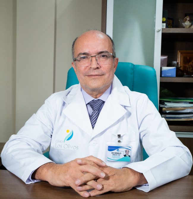 https://www.clinicalosolivos.com/wp-content/uploads/2025/10/DR.-RONALD-APARICIO-CLO.jpg