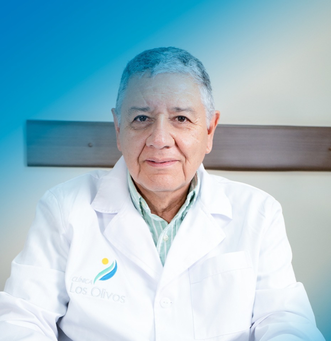 https://www.clinicalosolivos.com/wp-content/uploads/2025/10/Mario-Saavedra.jpg